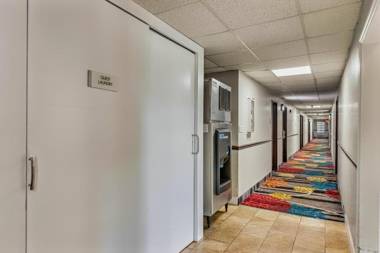 Days Inn by Wyndham Savannah Gateway I-95