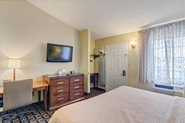 Travelodge by Wyndham Savannah Midtown