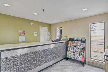 Travelodge by Wyndham Savannah Midtown