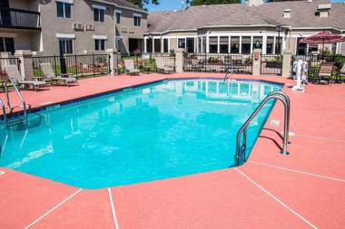 Clarion Inn & Suites Savannah Midtown