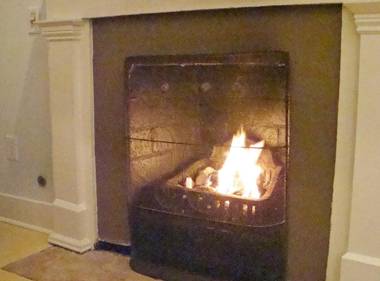 Jingle Bells Square Cottage-Historic District-Bright- Fireplace