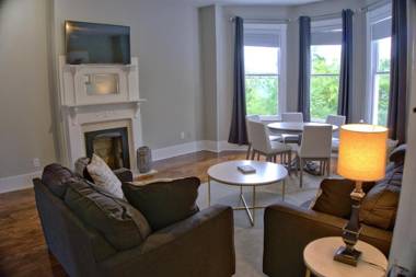 2 Bedroom Newly Renovated Townhome in Historic Savannah