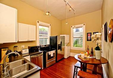 Forsyth Park 2 Bedroom Beauty