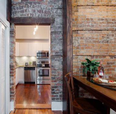 416A Waldburg st · Newly Renovated 1920's Historic District Apt