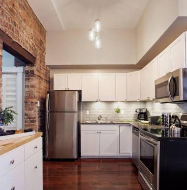 416A Waldburg st · Newly Renovated 1920's Historic District Apt