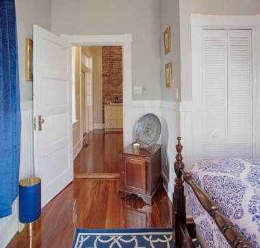 416A Waldburg st · Newly Renovated 1920's Historic District Apt