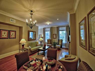 201 York #3 · Homey Downtown 2 Bedroom Steps from the River