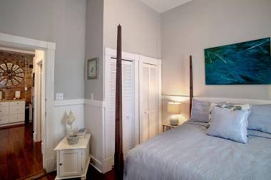 414 Waldburg A · Newly Renovated Apt with outdoor space!