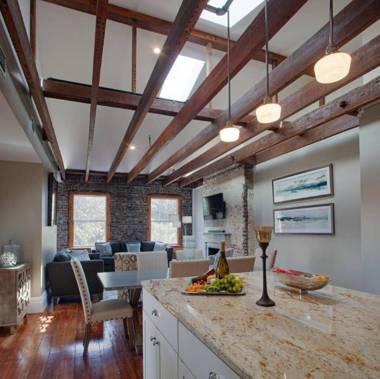 Sprawling Penthouse with Rooftop Deck Blocks from the River