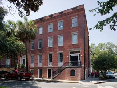Sprawling Penthouse with Rooftop Deck Blocks from the River