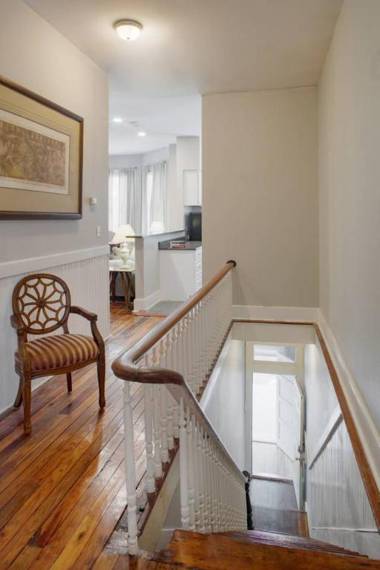 4 Bedroom Large Renovated Townhouse