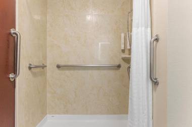 Clarion Pointe Savannah Gateway I-95