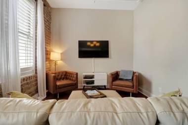 Downtown Loft- Steps away from Plant Riverside!