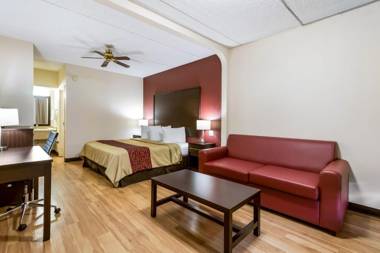 Red Roof Inn & Suites Statesboro - University