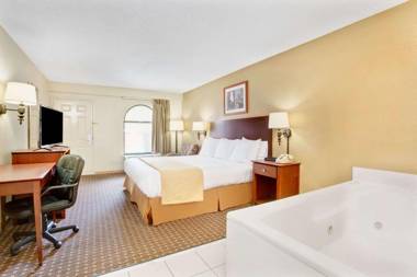 Days Inn & Suites by Wyndham Stockbridge South Atlanta