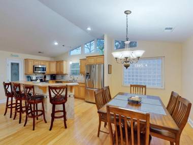 Heated Pool Access Flex Cancelation Walk to Beach Ping Pong & Foosball