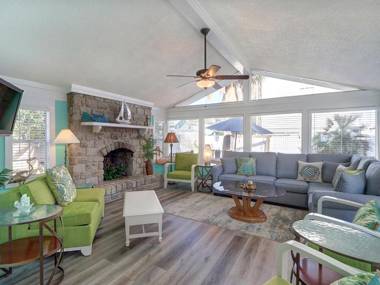 Heated Pool Access Flex Cancelation Cheerful Tybee Beach Cottage