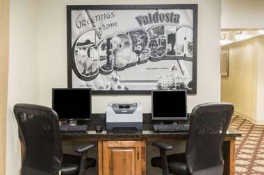 Super 8 by Wyndham Valdosta Mall