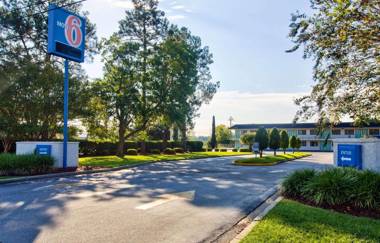 Motel 6-Valdosta GA - University