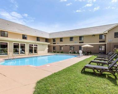 Comfort Inn & Suites - near Robins Air Force Base Main Gate