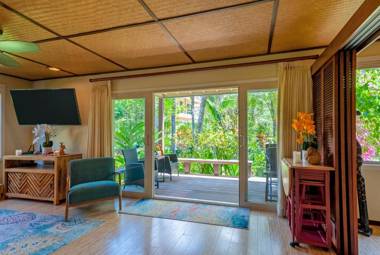 Secluded beachfront resort most romantic spot on Kauai totally updated inside