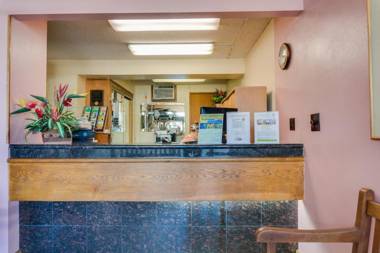 Kuhio Banyan Hotel (with Kitchenettes)