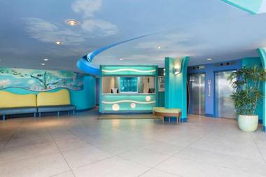 Aston Waikiki Circle Hotel