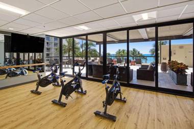 Spacious Waikiki Beach 2BR-Ocean View-Free Parking