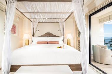 ESPACIO THE JEWEL OF WAIKIKI