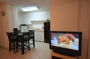 Hawaiian King 501 Studio Pool and BBQ Grill Sleeps 4