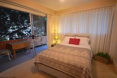 Hawaiian King 501 Studio Pool and BBQ Grill Sleeps 4