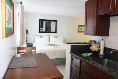 Renovated Private Kuhio Village 708A Studio - 2 min Walk 2 the Beach!