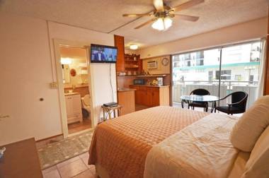 Sea Shore 41 Private Studio in Waikiki 1 Block to Beach