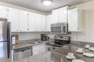 2140 Kuhio Ave #607