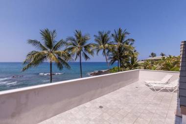 Ali'i Point Spacious and Private Oceanfont Villa with A/C