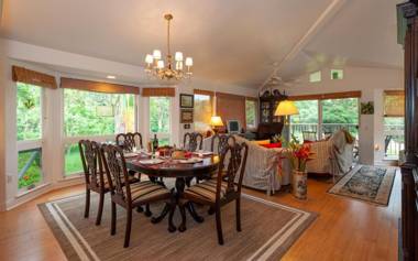 Villas of Kamalii 37-stately townhouse with AC by golf with pool BBQ hot tub