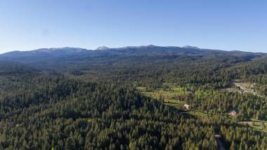 Lumberjack Lodge by KABINO