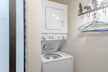 Greyhawk Condo 10 - Great Location Close to Bald Mt Hiking and Skiing