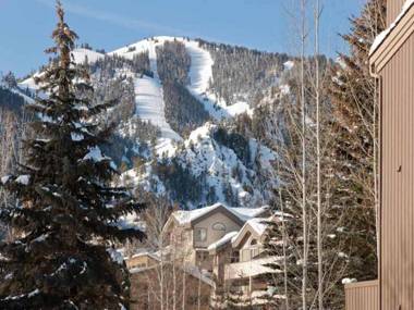 Bridgepoint Condo 24 - On Trail Creek & Walk to Downtown and Bald Mt