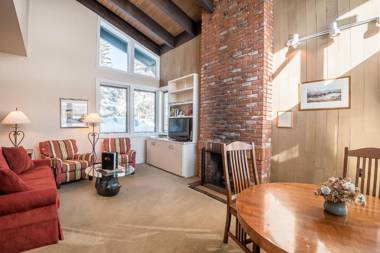 Prospector 171 - Walk to Ski Lifts and Hot Tub for Apres Ski