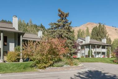 Greyhawk Condo 09 - Just a Quick Walk to Bald Mountain Hiking & Skiing