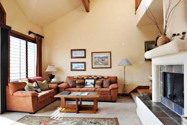 Harriman Townhome 5 - Walk to Downtown & Bald Mountain Plus Year-round Pool