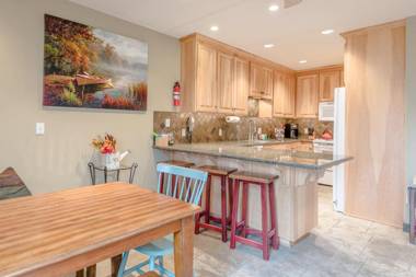 Alpine Villa 24 - Remodeled and Refurbished Walk to Bike Path Bald Mt and Downtown