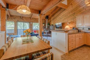 Smokey Plaza Condo 1 - Just Blocks from Bald Mountain & Hot Tub Onsite