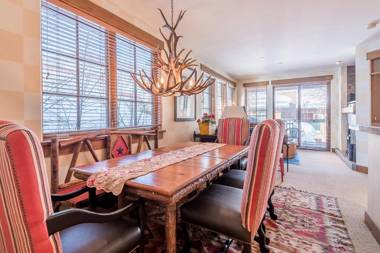 Westridge Condo 27 - Cozy Condo Walk to Bald Mt and Downtown Ketchum