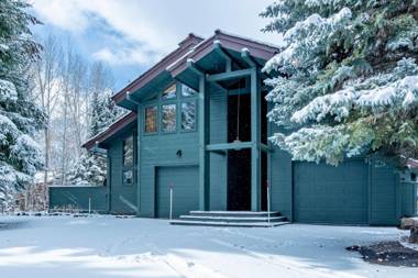 Northwood Home - New Listing - Luxury Home With Room for the Family