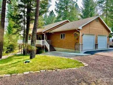 Swanky Digs In the Heart of McCall!