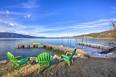 Lakefront Retreat with Hot Tub about 7 Mi to Schweitzer!