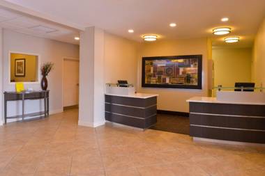 Candlewood Suites Bloomington-Normal