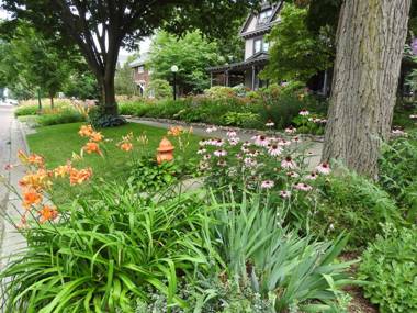 Champaign Garden Inn